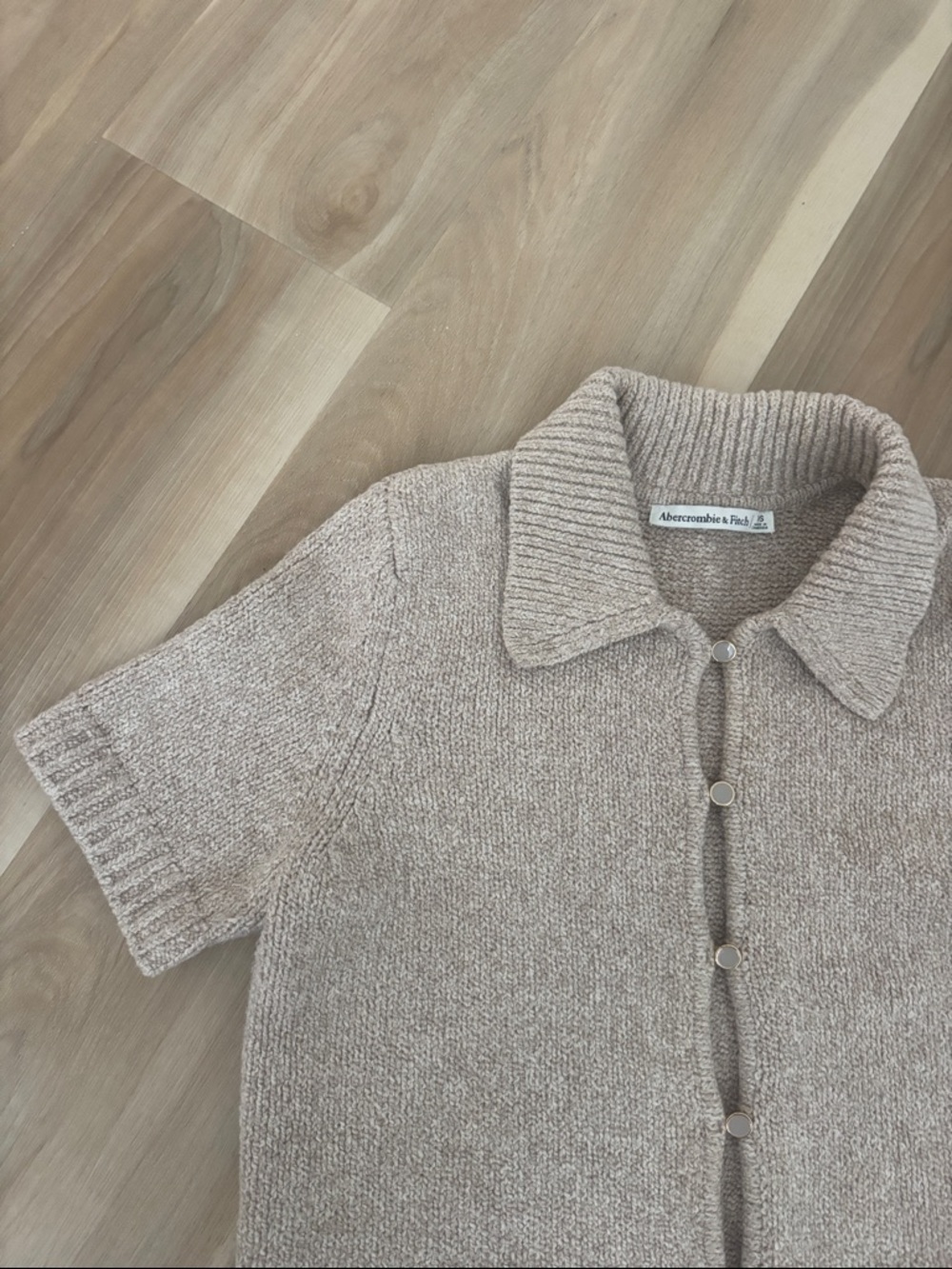 Abercrombie & Fitch Short-Sleeved Collared Cardigan - Picture 3 of 4